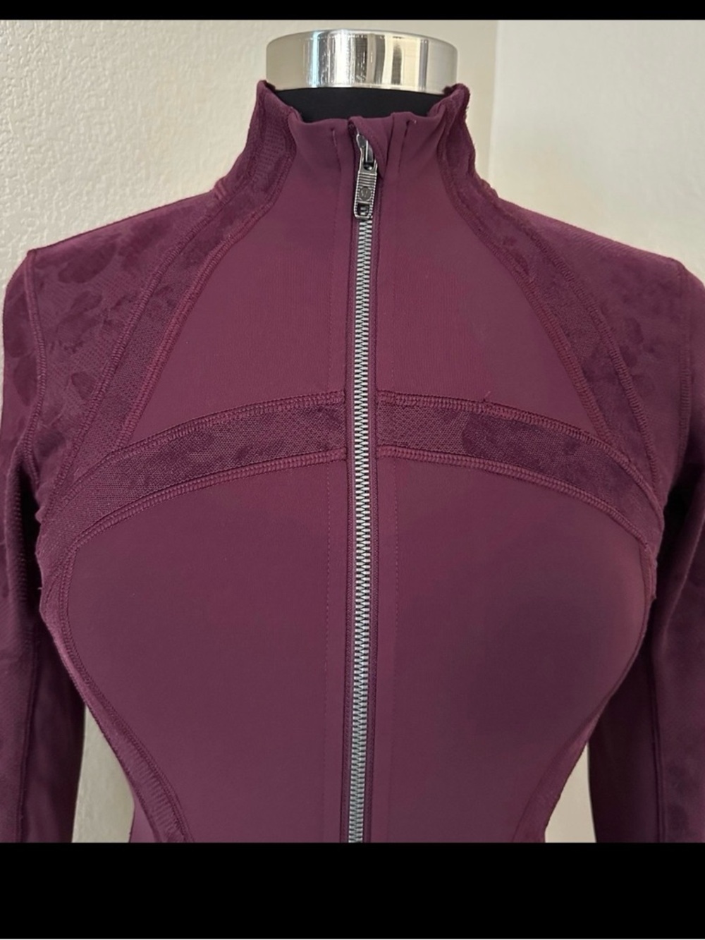 Lululemon Define Jacket Flocked Dark Adobe Burgundy Velvet Floral Sz 6 EUC - Picture 4 of 13